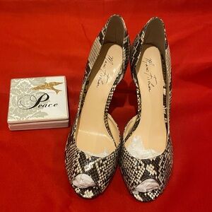 NEW -Ladies - Marc Fisher snake skin pumps
